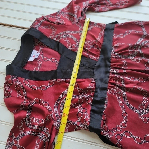 Two Hearts Maternity Red Black Satin Shiny V-Neck Tie Back Top Blouse Sz S - Picture 2 of 13